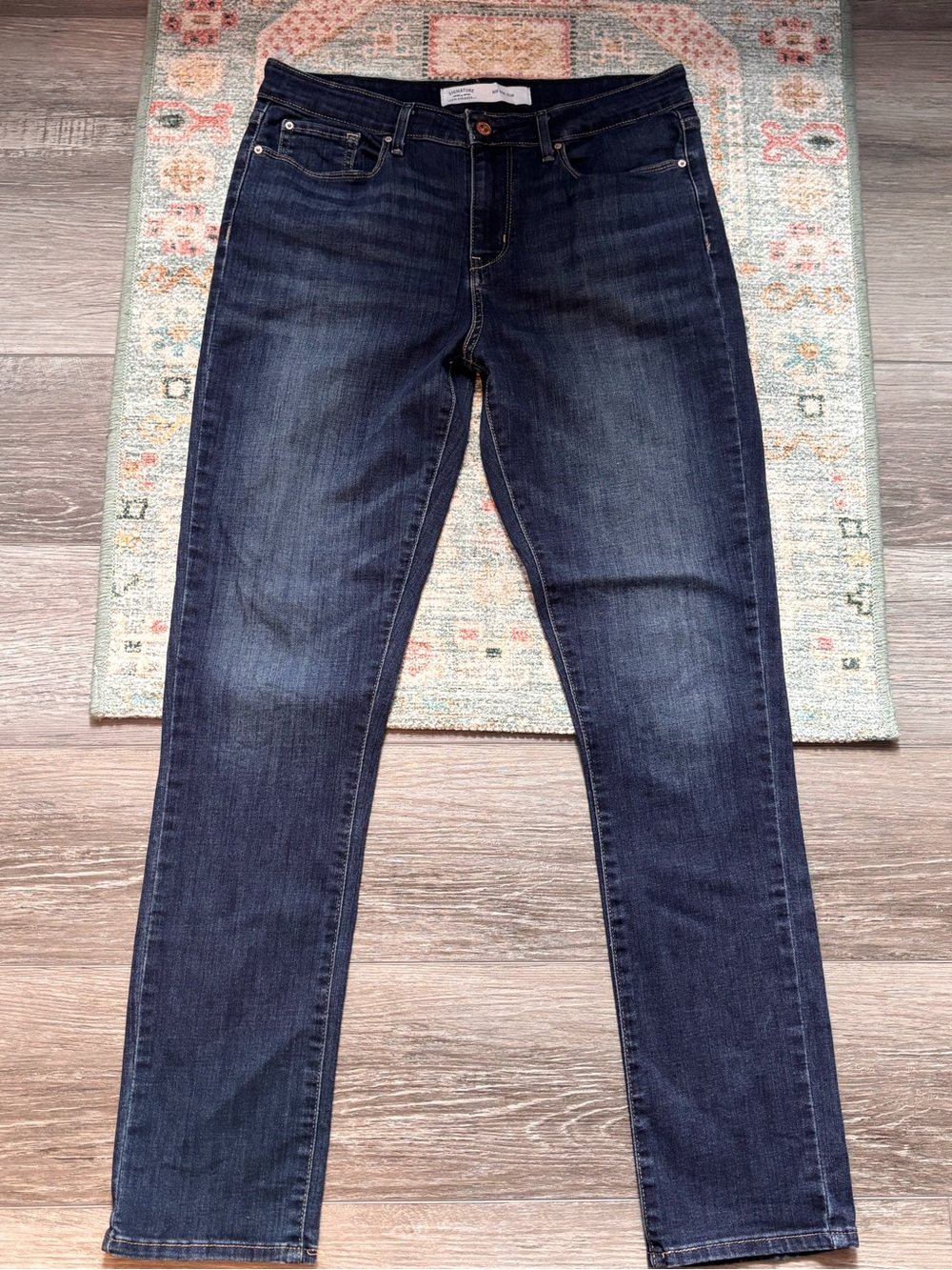⭐️Signature by Levi Strauss⭐️ Mid Rise Slim Jeans